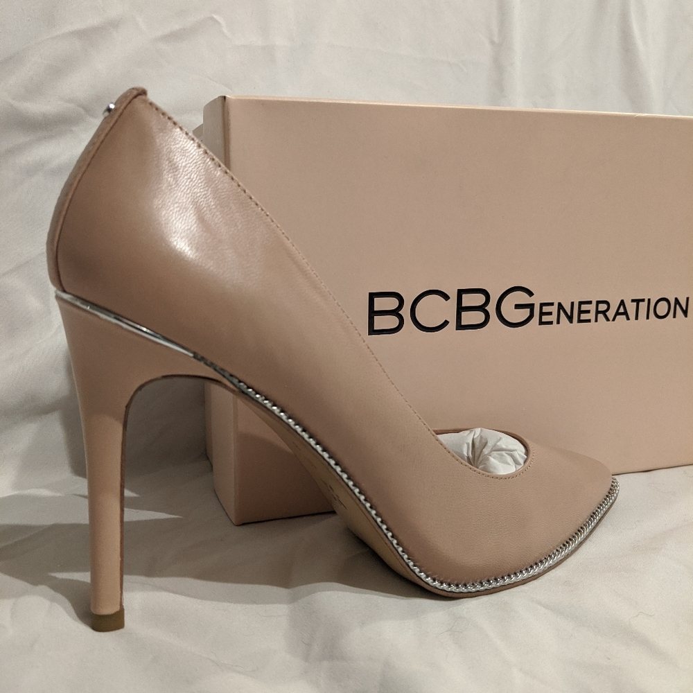 NIB BCBGeneration Nude Silver-lined Pumps - Picture 2 of 7